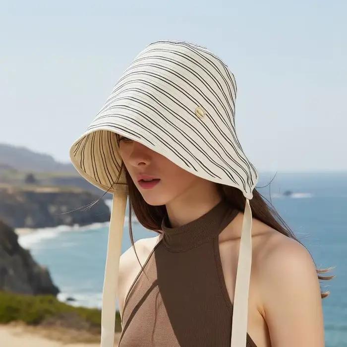 Chapeau de soleil en lin rayé respirant avec lien ajustable sous le menton