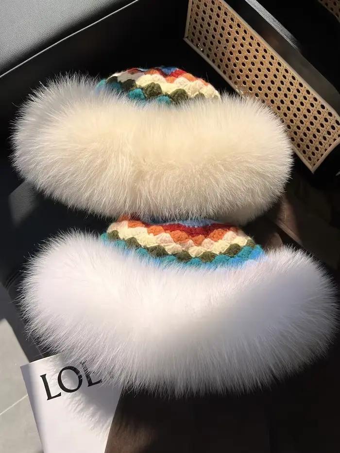 Chapeau coloré avec bord en fourrure de renard pour femme