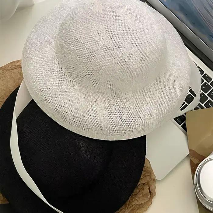 Chapeau Rétro Blanc en Dentelle à Nouer
