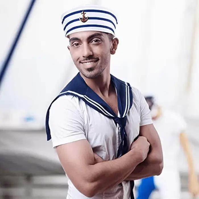 Chapeau de marin rayé bleu