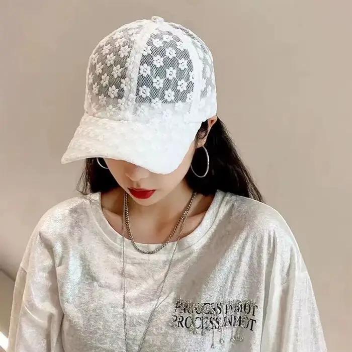 Casquette de baseball en dentelle de viscose à motif floral ajouré
