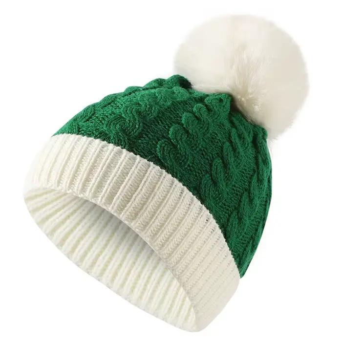Chapeau tricoté unisexe avec pompons en Patchwork rouge et vert