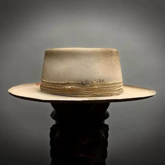 Chapeau en laine à la mode avec bord bouclé et anneau rond