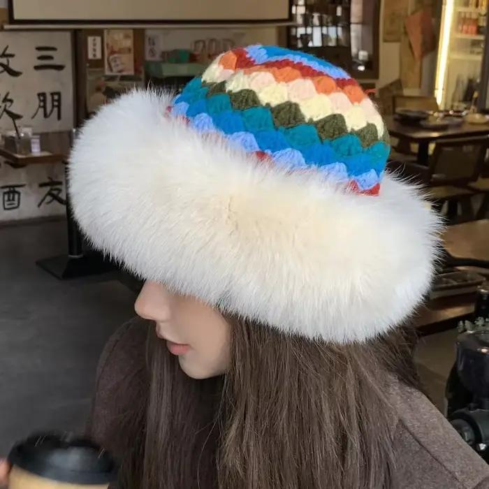 Chapeau coloré avec bord en fourrure de renard pour femme