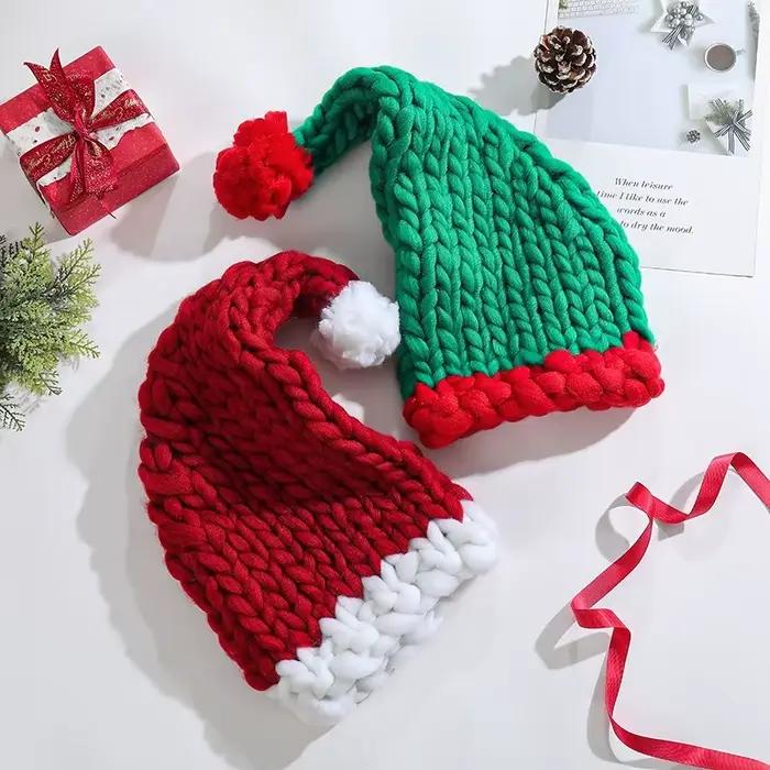 Chapeau de Père Noël tricoté patchwork pour bébé 0-3 mois, accessoire festif en polyester doux et confortable pour les nouveau-nés et nourrissons, cadeau de Noël mignon pour bébé occassions spéciales