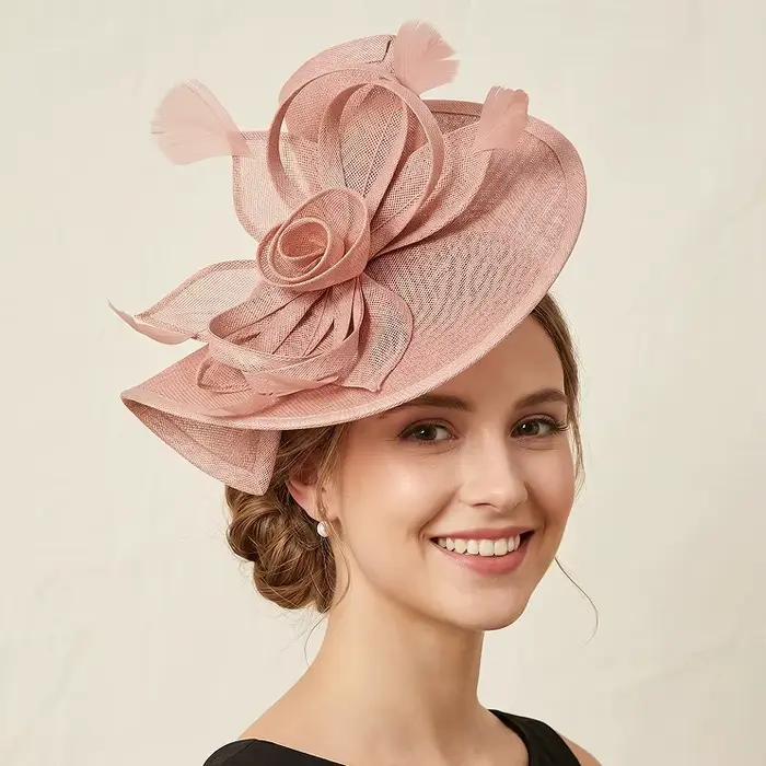Grand chapeau fascinateur de style français pour femme