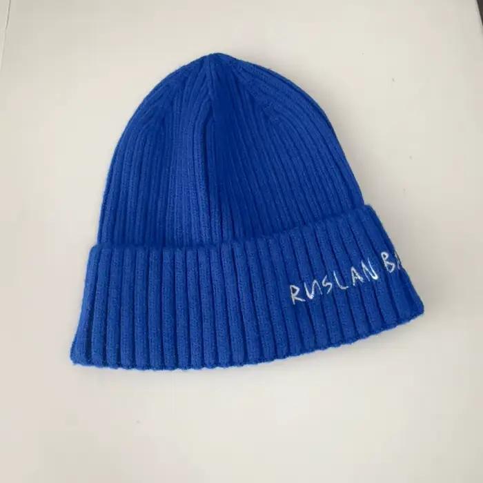 Chapeau en tricot pour l'hiver