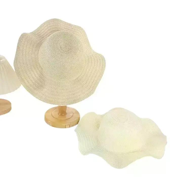Chapeau de paille à large bord ondulé pour femme