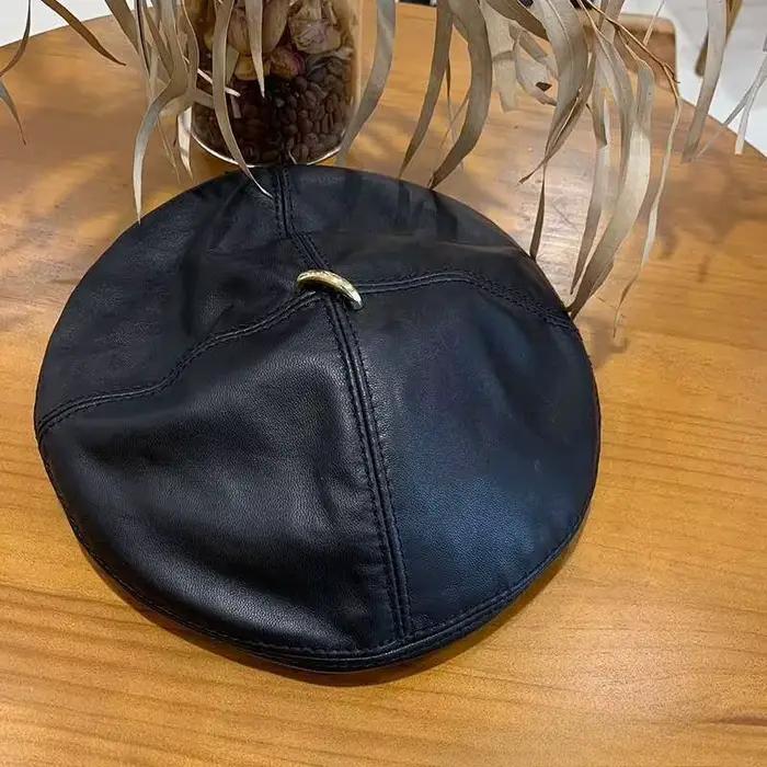 Béret en cuir et métal véritable pour femme mode automne et hiver style décontracté et élégant pour occasions spéciales et shopping