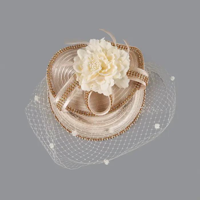 Fascinateur de fleur de satin parfait avec voile pour dames