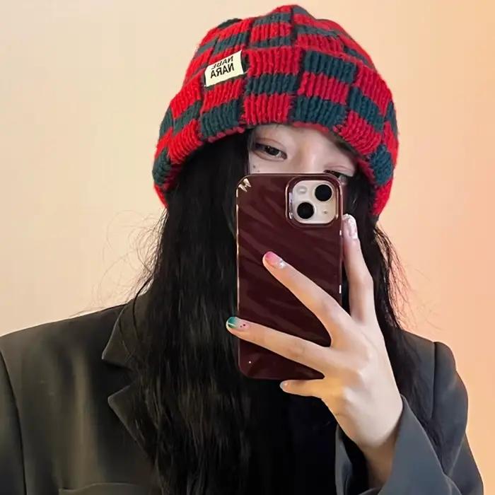 Chapeau tricoté à carreaux en damier pour femmes