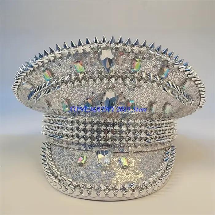 Chapeau à rivets pour femmes