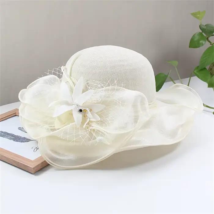 Chapeau de soleil fascinateur Sinamay à grand bord élégant avec fleur