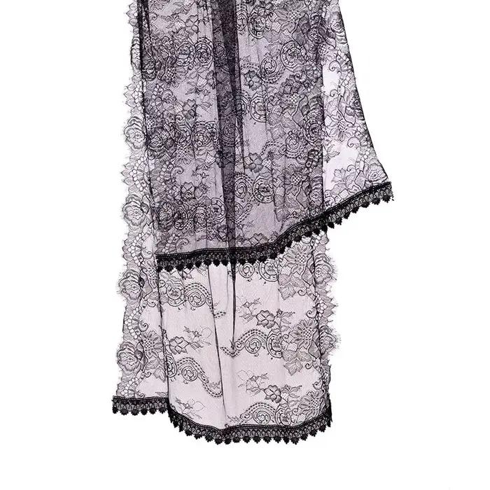 Voile brodé blanc pour femmes