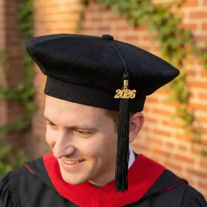 Chapeau de Cérémonie de Remise des Diplômes 2026 avec Pompon pour Lycée et Diplôme Universitaire – Unisexe