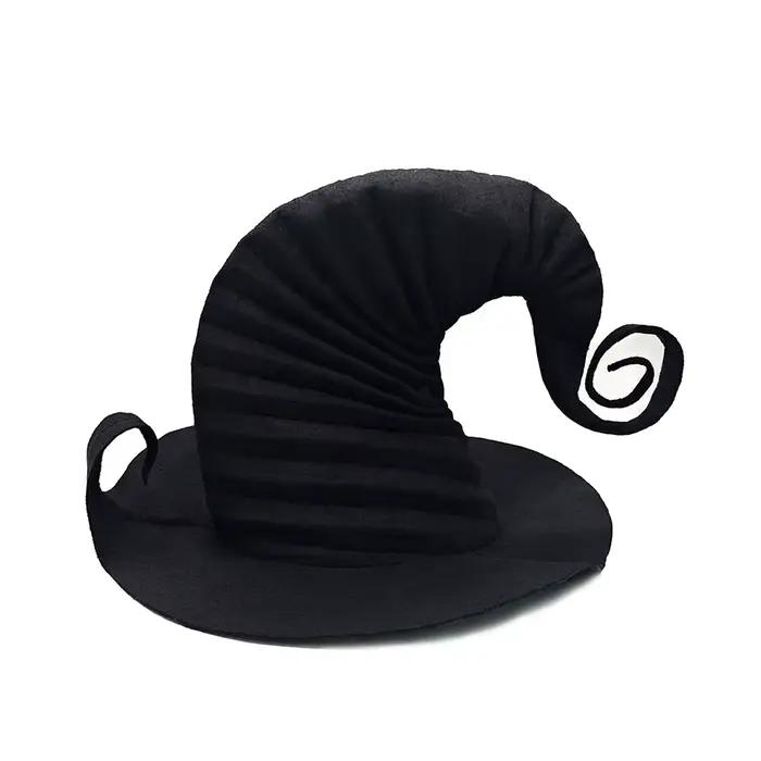 Chapeau de sorcière avec mentonnière plissée à large bord