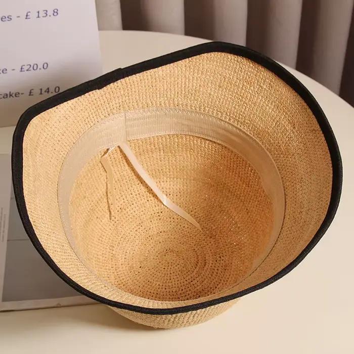 Chapeau de paille en raphia irrégulier à petit bord pour femme