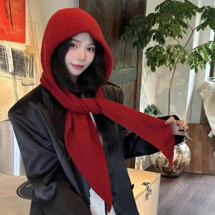 Chapeau et écharpe tendance en laine pour l'automne et l'hiver