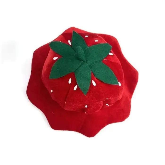 Chapeau en peluche fraise mignon de dessin animé