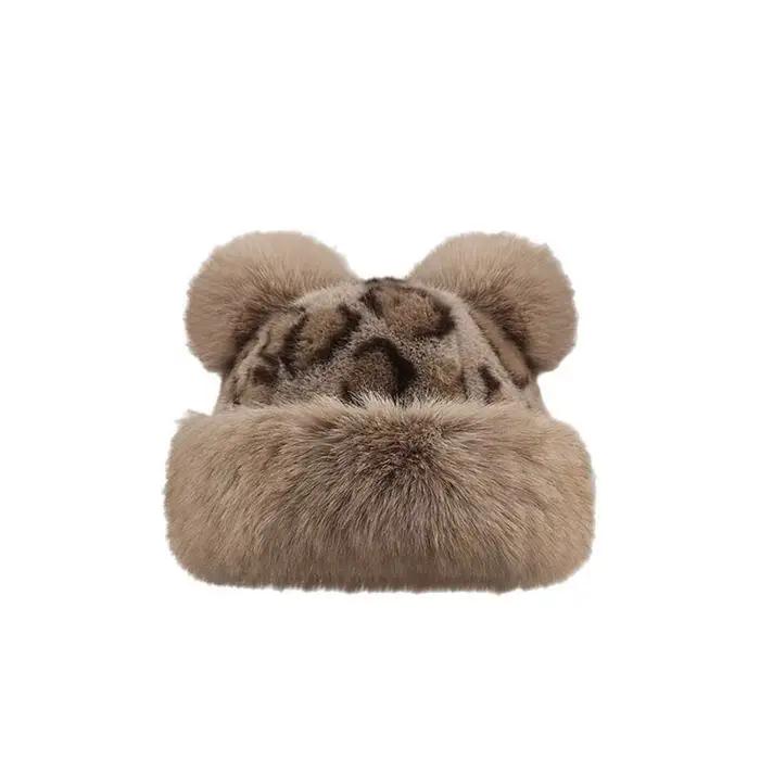 Chapeau de pêcheur chaud avec oreilles d'ours
