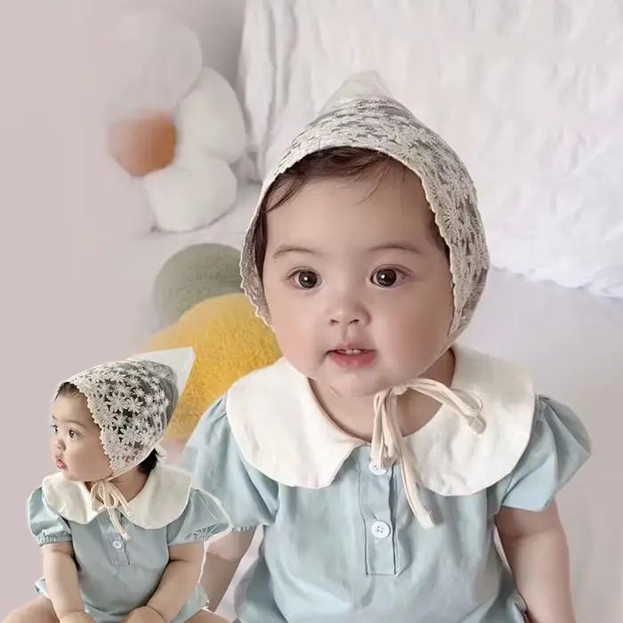 Bonnet en dentelle pour bébés filles