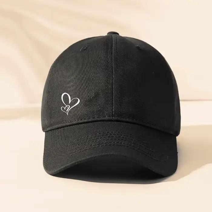 Casquette de baseball à motif de coeur mignon avec un design de coeur blanc