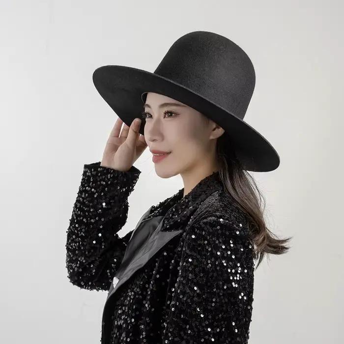 Chapeau haut en laine à large avant-toit élégant pour homme et femme pour défilés de mode et événements formels