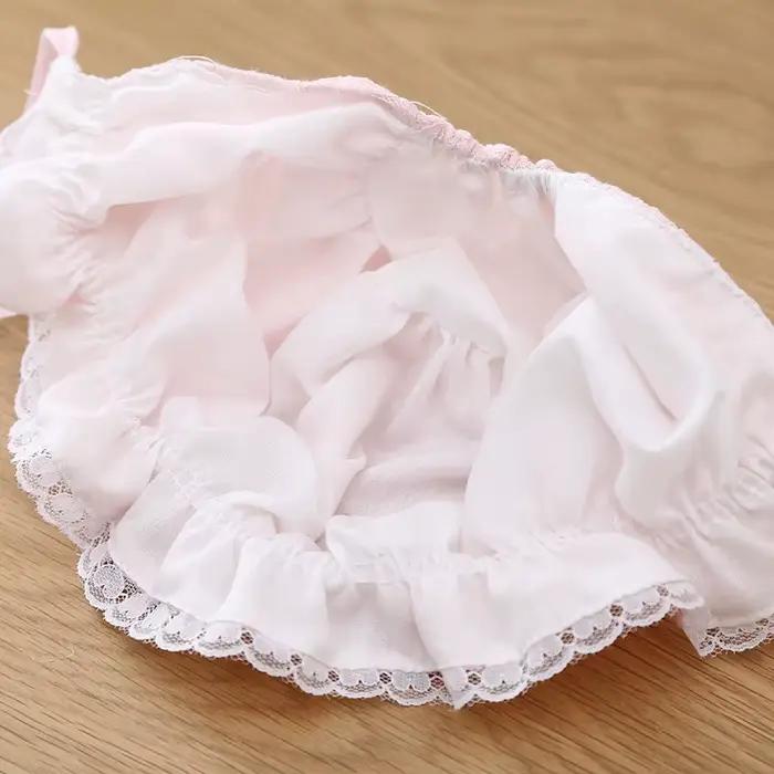 Bonnet de bébé en dentelle à fleurs