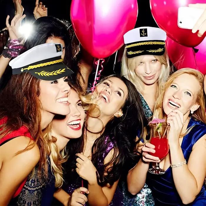 Chapeau de capitaine de yacht