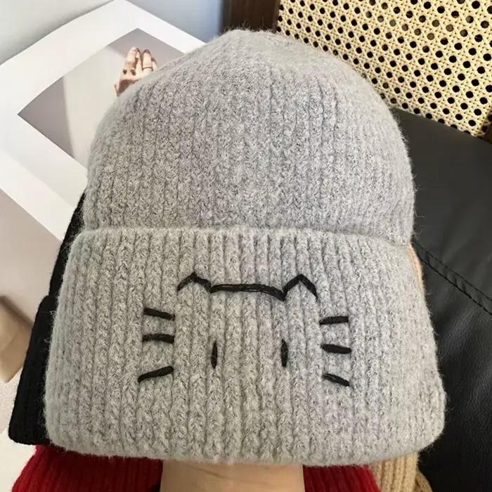 Bonnet tricoté en laine chaude avec motif chaton brodé mignon