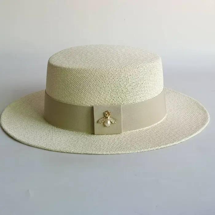 Chapeau de soleil de paille tissée à bord plat pour femmes, multicolore, style sport chic, idéal pour les beaux jours d'été, plage et promenade