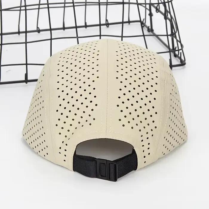 Casquette perforée à 5 panneaux pour hommes