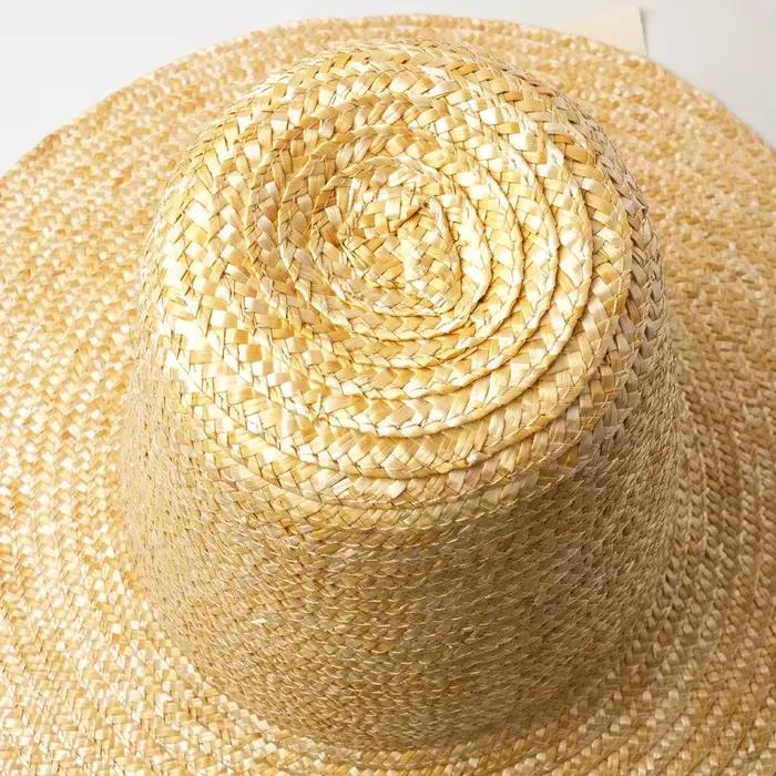Chapeau de soleil en paille à large bord