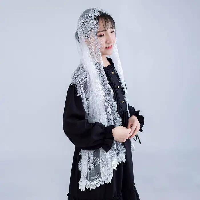 Voile brodé blanc pour femmes