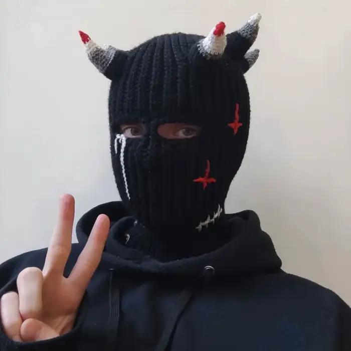 Cornes drôles chapeau tricoté Cosplay Halloween mascarade bonnets chaud couverture complète du visage masque de Ski
