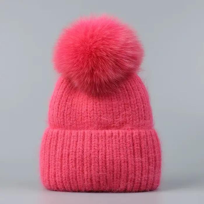 Chapeau pompon pour femmes