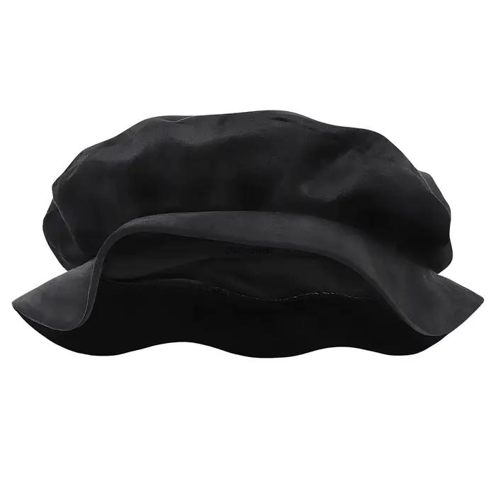 Chapeau Tudor médiéval en daim avec plume
