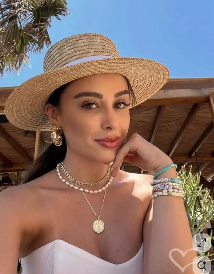 Chapeau de paille d'été à dessus plat