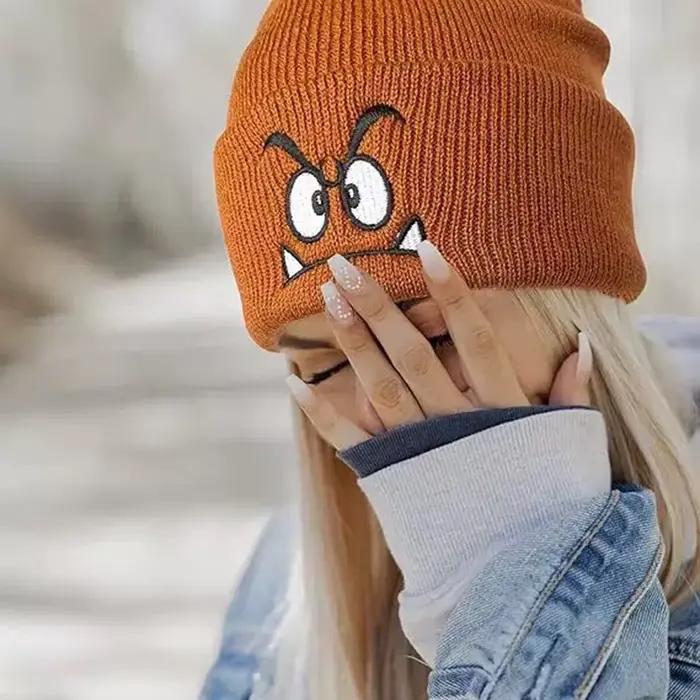 Chapeau tricoté de dessin animé drôle