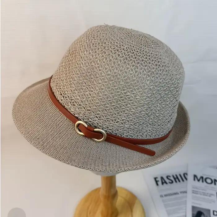 Chapeau de paille élégant pour femme avec ceinture décorative
