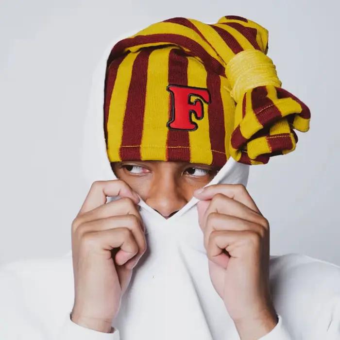 Casquette sans visière à rayures colorées de style universitaire américain