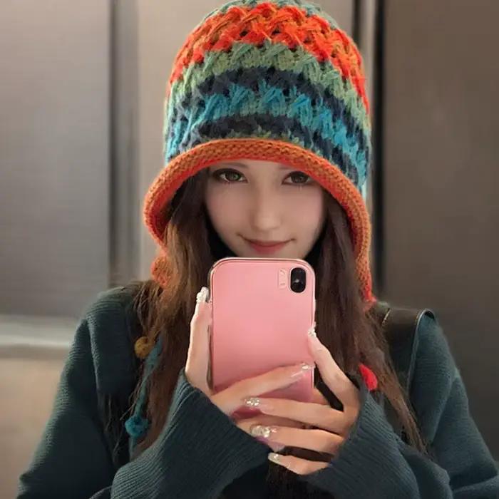 Chapeau tricoté arc-en-ciel multifonction pour femmes élégant et accrocheur hiver extérieur occasiomnel