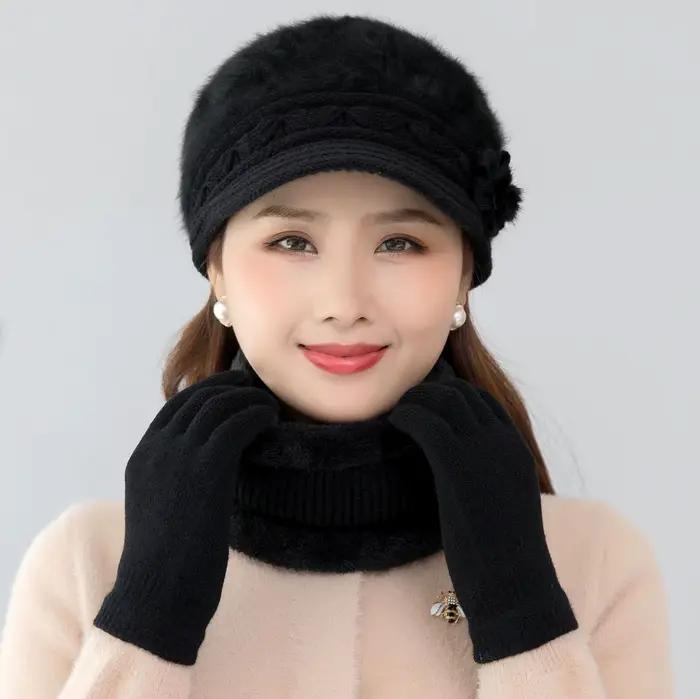 Chapeau tricoté fleuri doublé de fourrure synthétique pour femmes élégantes, garder au chaud, résistant au froid, idéal pour l'hiver et les activités de plein air