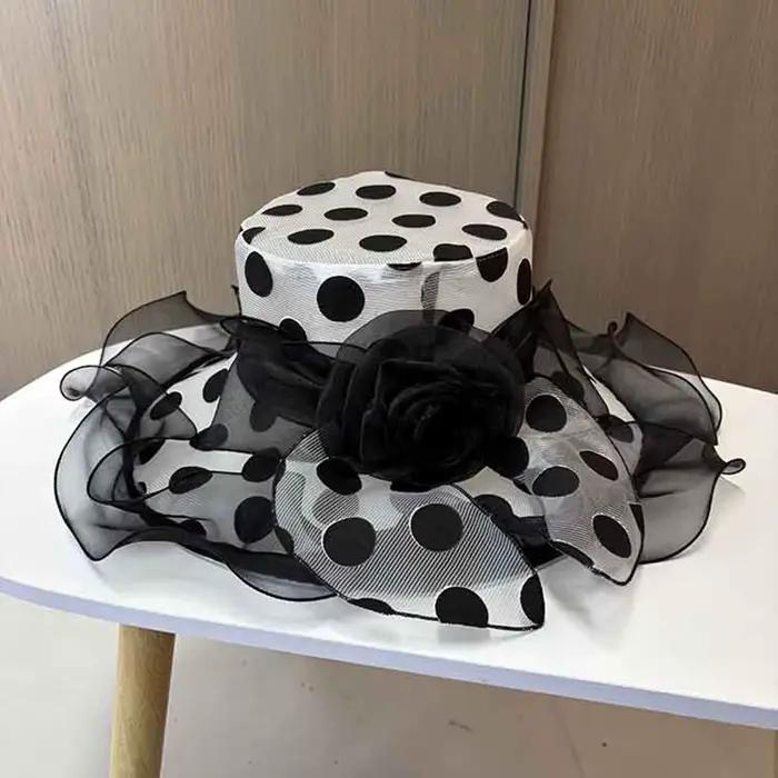 Chapeau de soleil léger pour femme avec un grand motif floral et un imprimé à pois