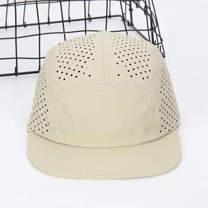 Casquette perforée à 5 panneaux pour hommes
