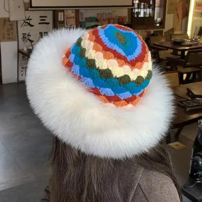 Chapeau coloré avec bord en fourrure de renard pour femme
