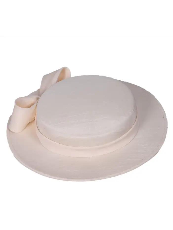 Chapeau fascinateur ivoire à large bord élégant pour femmes
