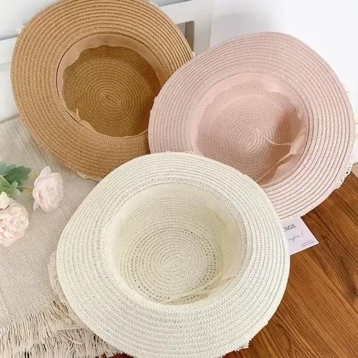 Chapeau de soleil Lolita doux en paille tressée à bord large et dessus plat
