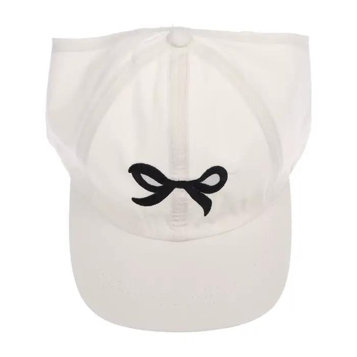 Casquette de baseball brodée avec un nœud ​ ​ Protection UV ​ ​ Sangle réglable ​ ​ ​ ​