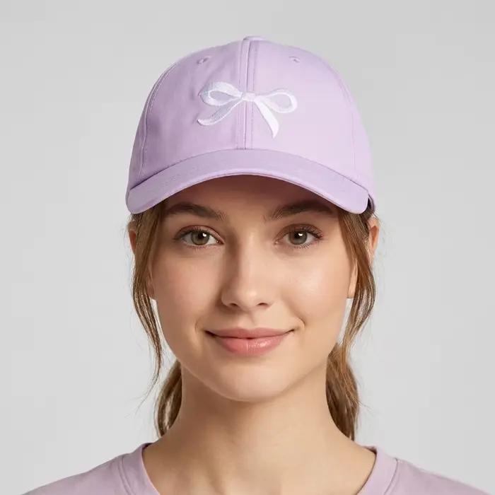 Casquette de baseball brodée avec un nœud ​ ​ Protection UV ​ ​ Sangle réglable ​ ​ ​ ​